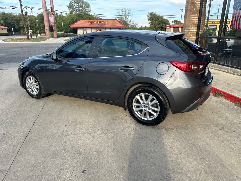 Photo 3 of this MAZDA 3