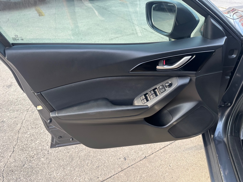 Photo 7 of this MAZDA 3