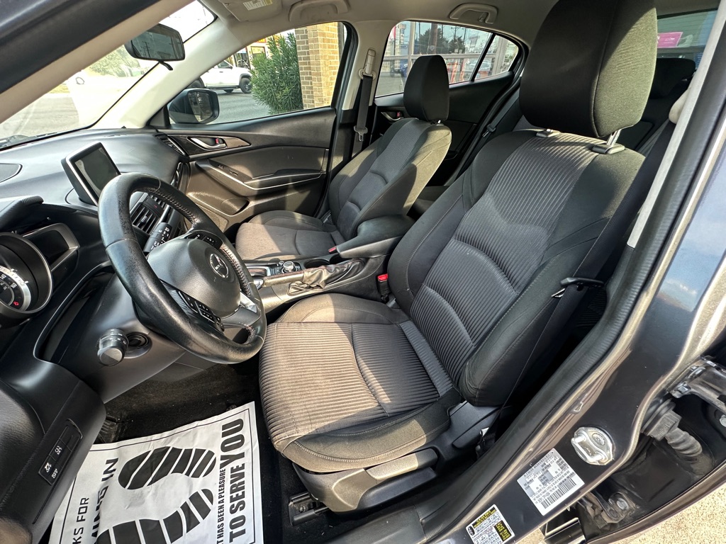 Photo 8 of this MAZDA 3