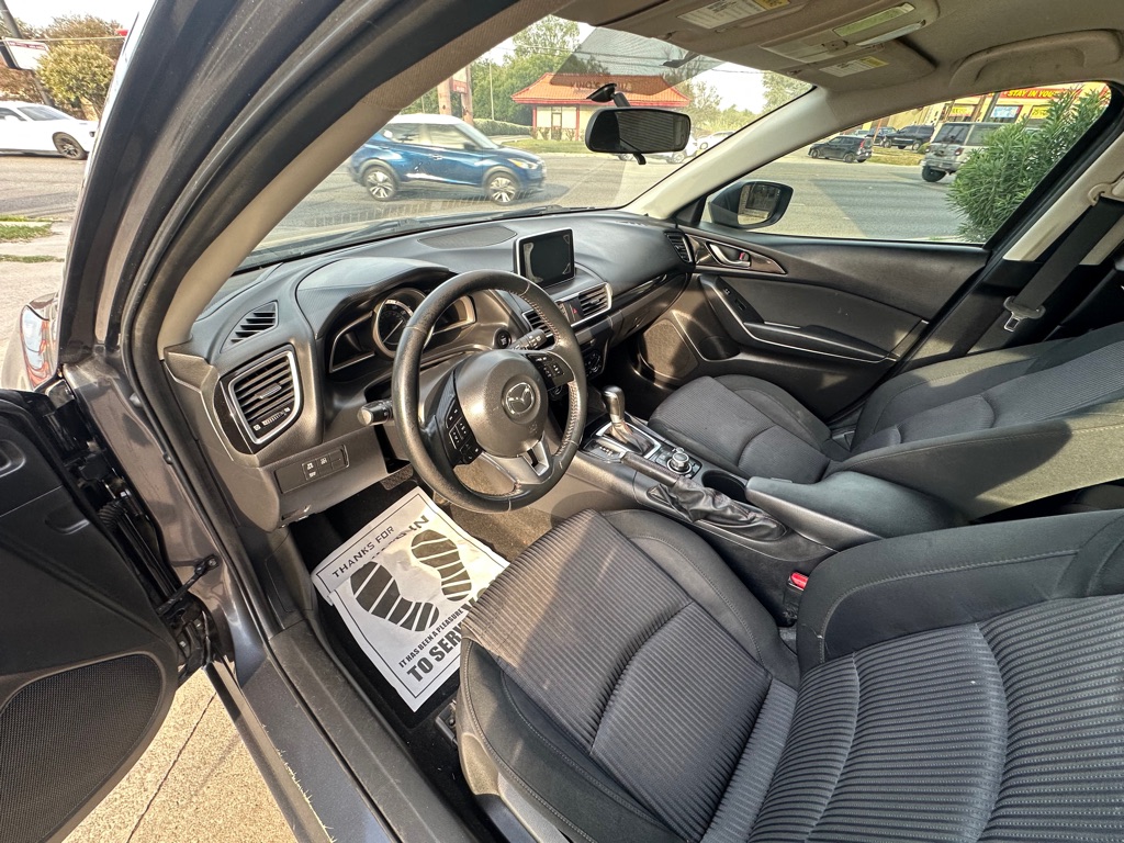 Photo 9 of this MAZDA 3