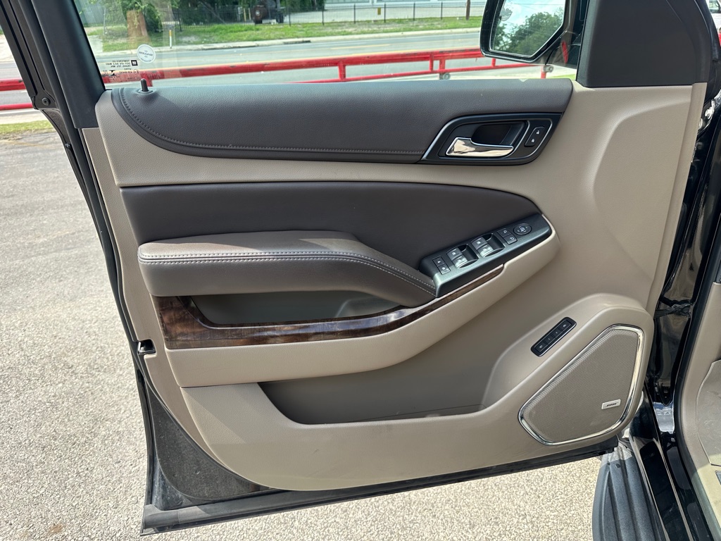 Photo 5 of this CHEVROLET SUBURBAN