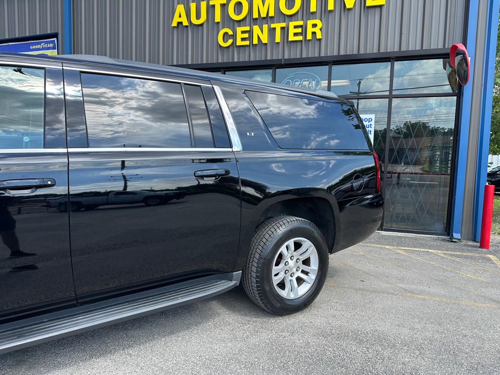 Photo 4 of this CHEVROLET SUBURBAN