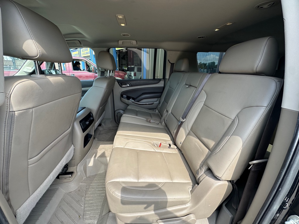 Photo 7 of this CHEVROLET SUBURBAN