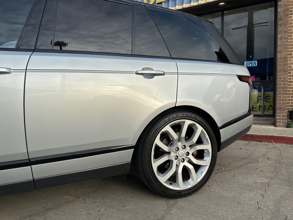 Photo 9 of this LAND ROVER RANGE ROVER