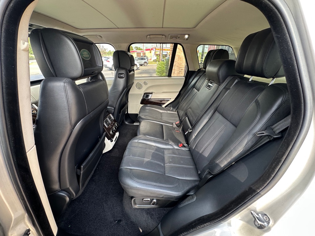 Photo 6 of this LAND ROVER RANGE ROVER