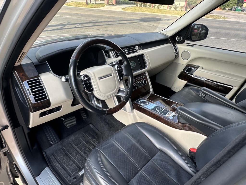 Photo 8 of this LAND ROVER RANGE ROVER