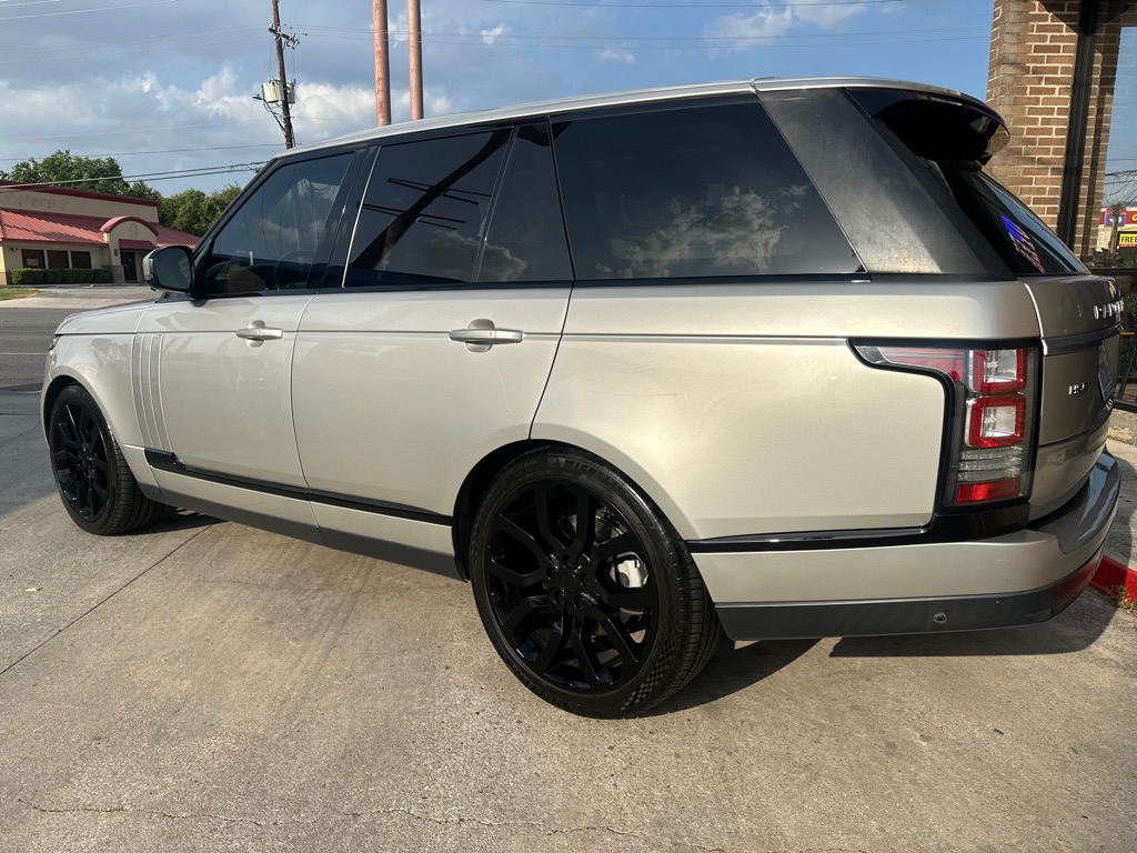 Photo 3 of this LAND ROVER RANGE ROVER