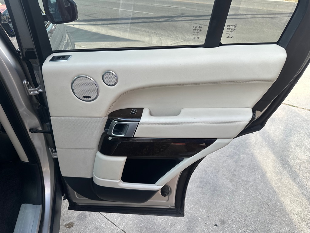 Photo 14 of this LAND ROVER RANGE ROVER