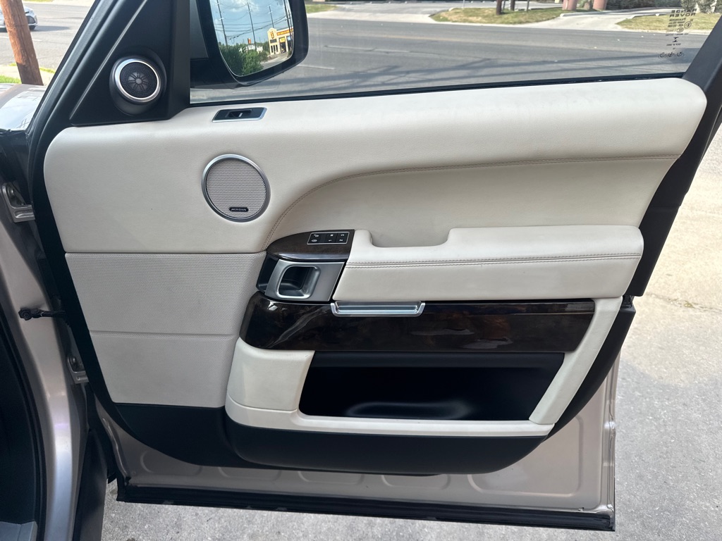 Photo 15 of this LAND ROVER RANGE ROVER