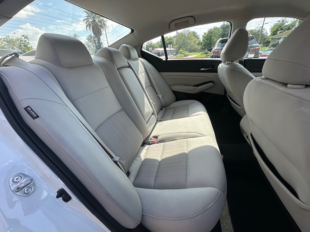 Photo 10 of this NISSAN ALTIMA