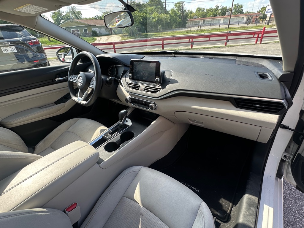 Photo 9 of this NISSAN ALTIMA