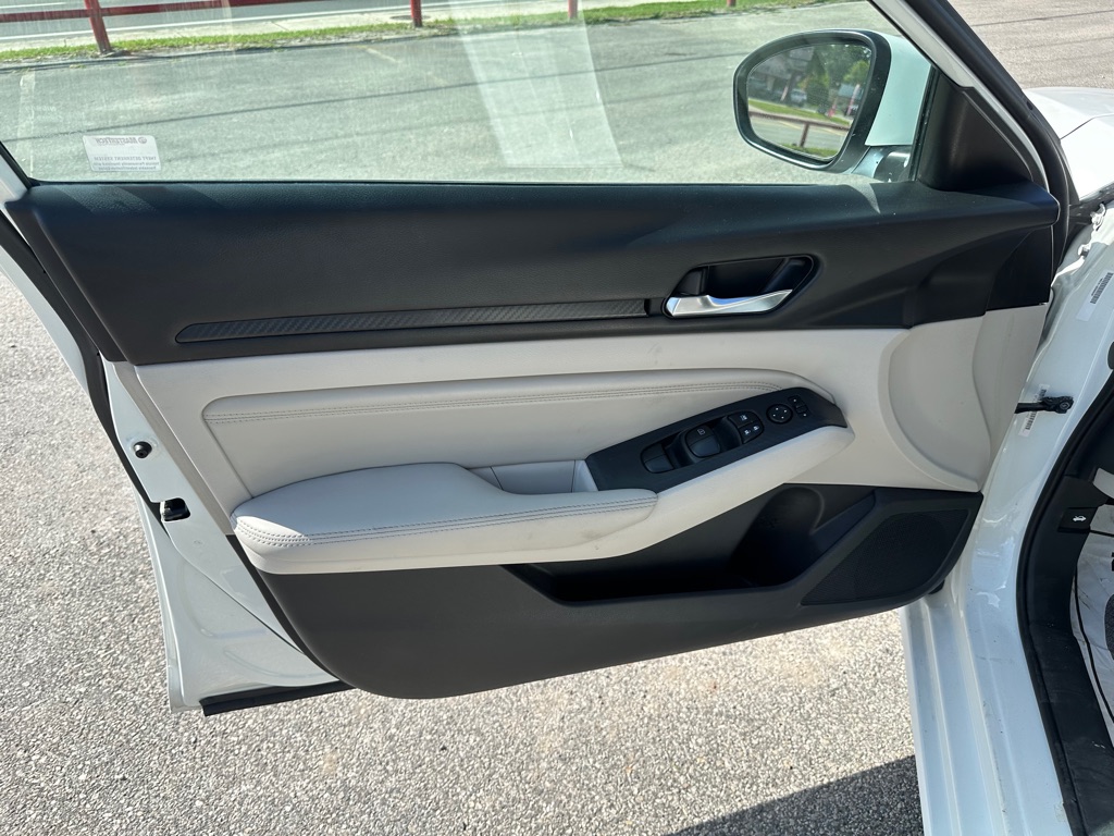 Photo 7 of this NISSAN ALTIMA