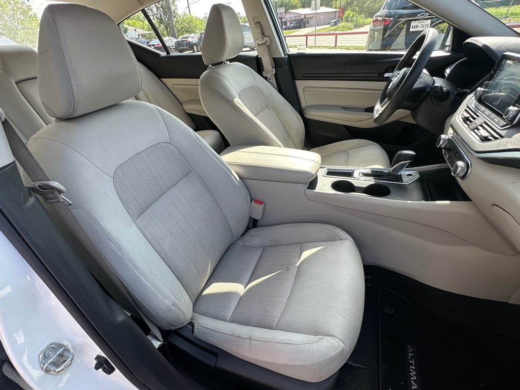 Photo 8 of this NISSAN ALTIMA