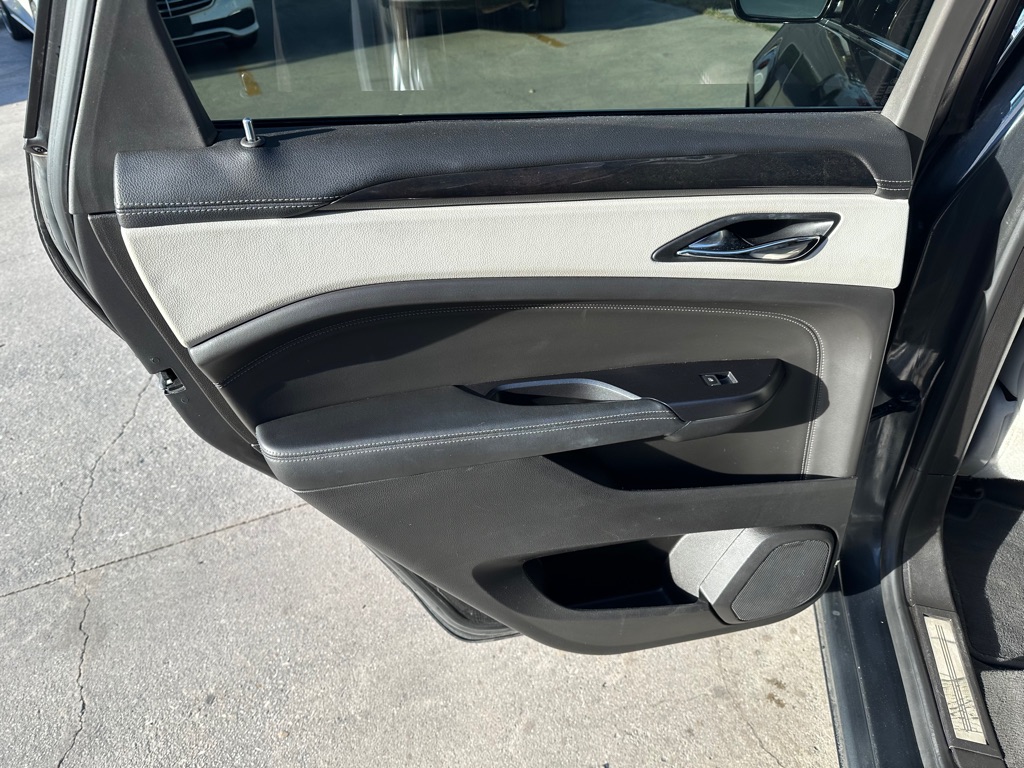 Photo 13 of this CADILLAC SRX