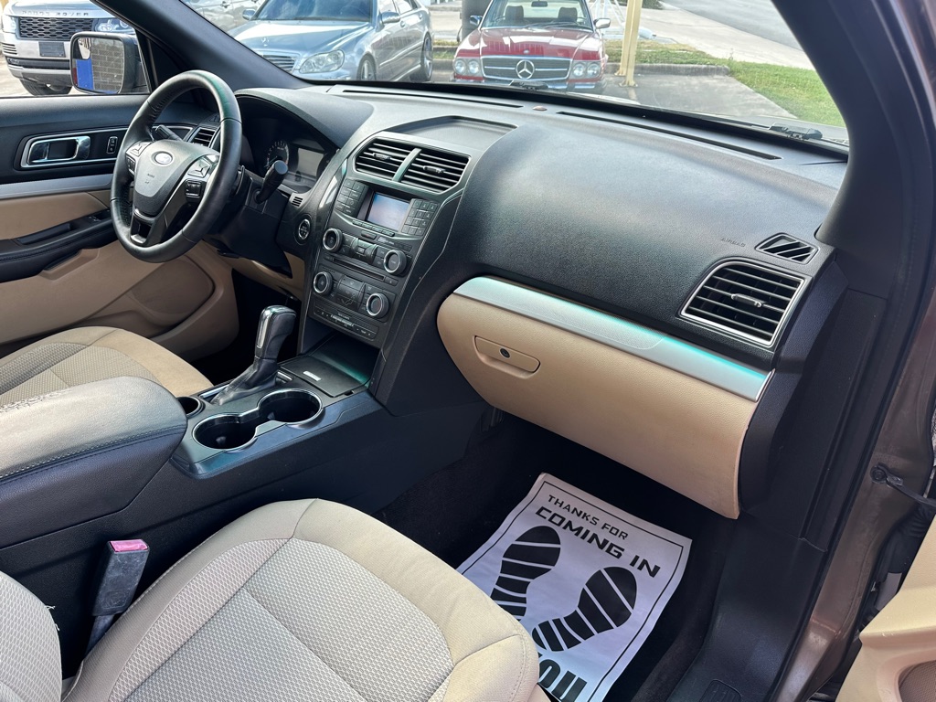 Photo 15 of this FORD EXPLORER