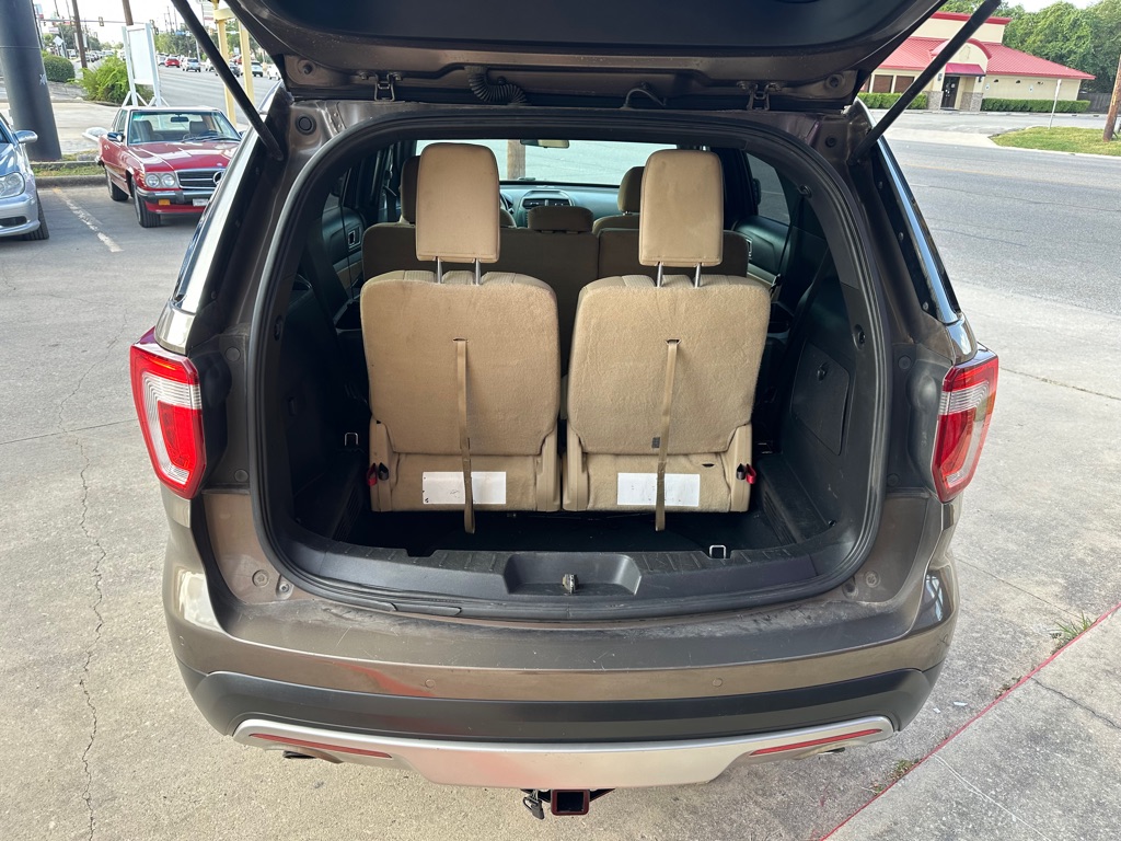 Photo 9 of this FORD EXPLORER