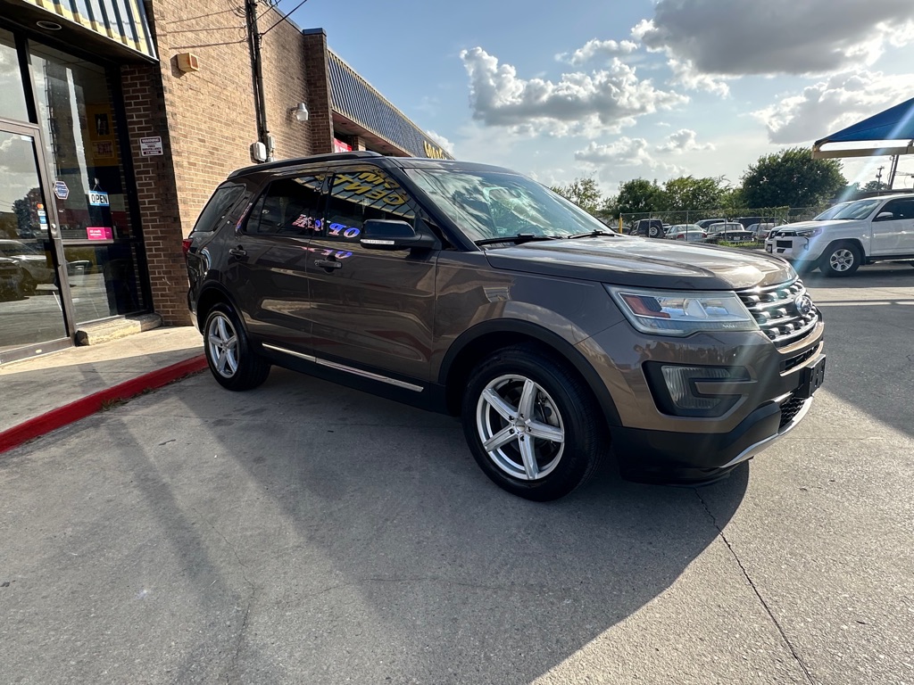 Photo 5 of this FORD EXPLORER
