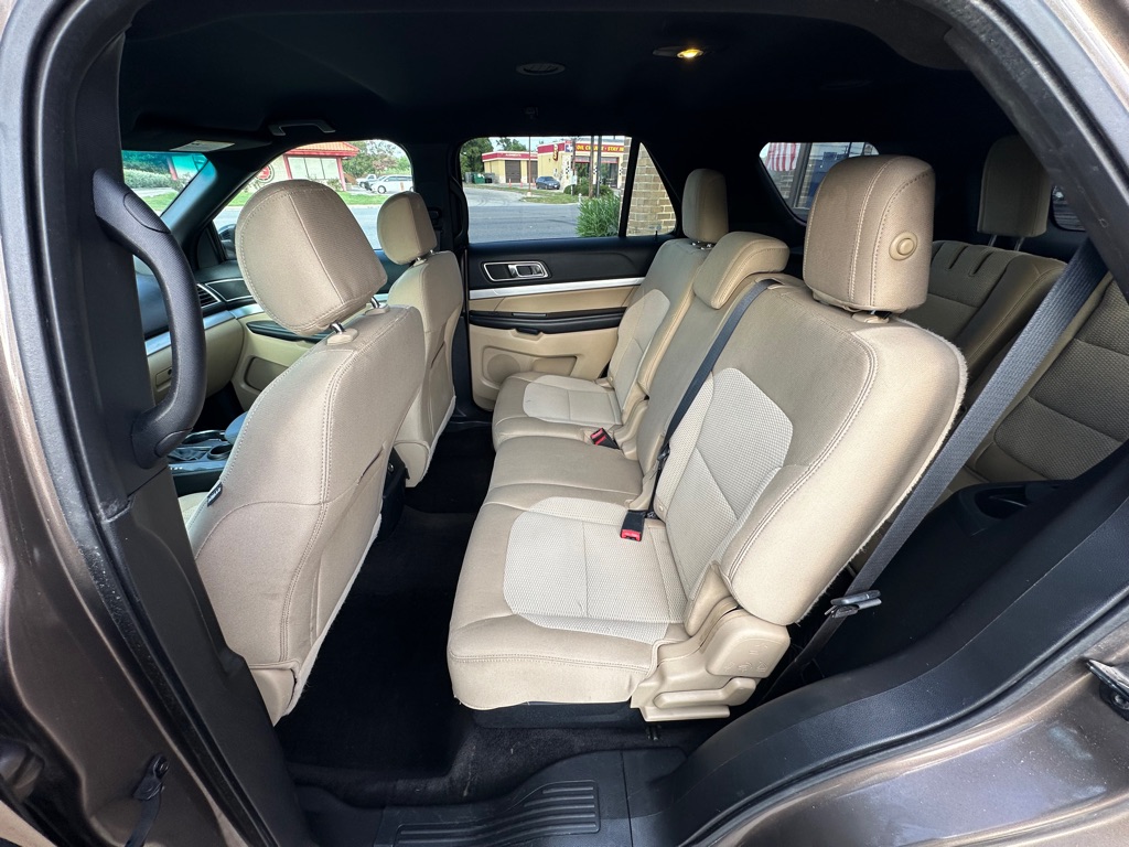 Photo 18 of this FORD EXPLORER