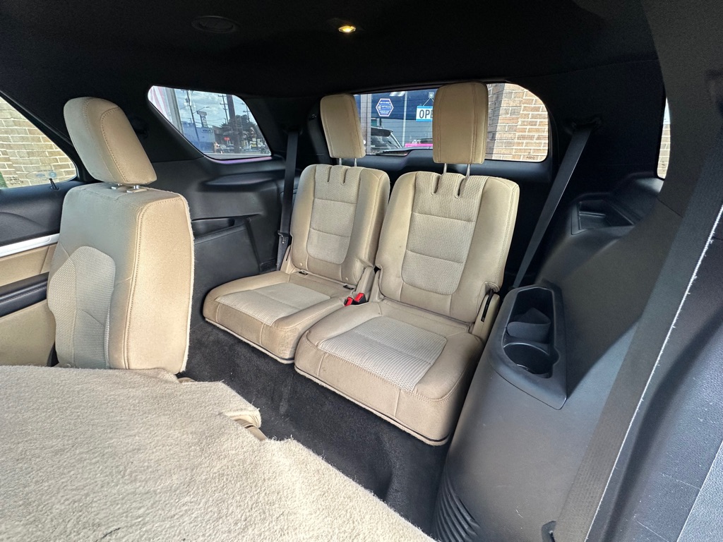 Photo 19 of this FORD EXPLORER