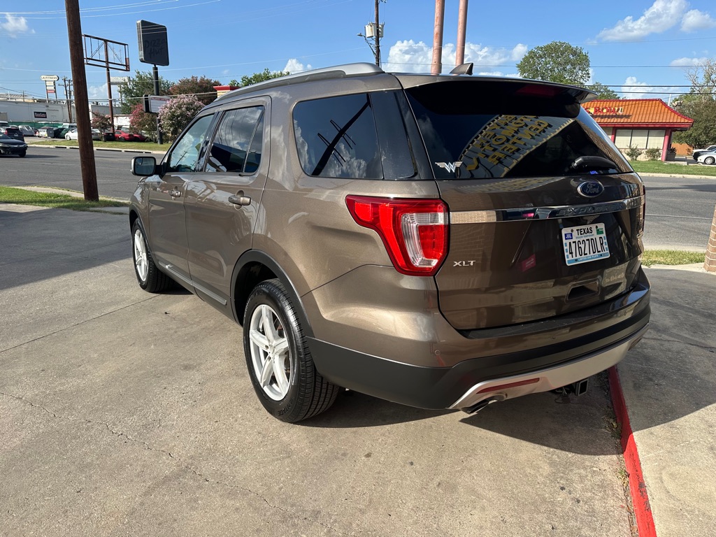 Photo 3 of this FORD EXPLORER