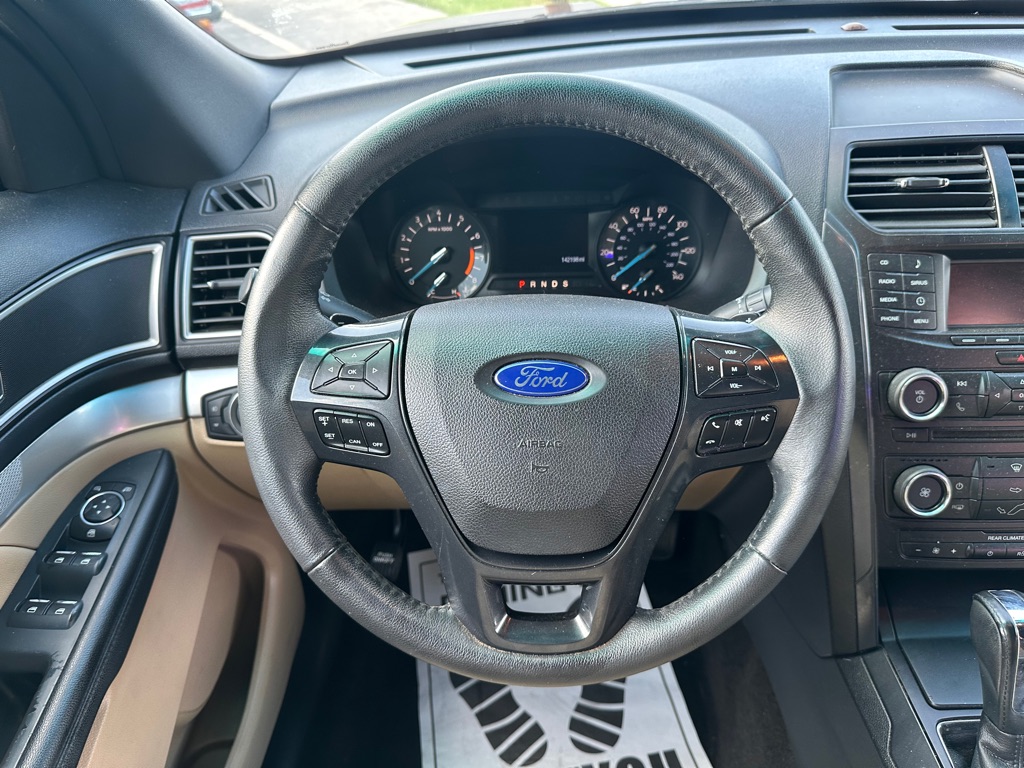 Photo 12 of this FORD EXPLORER