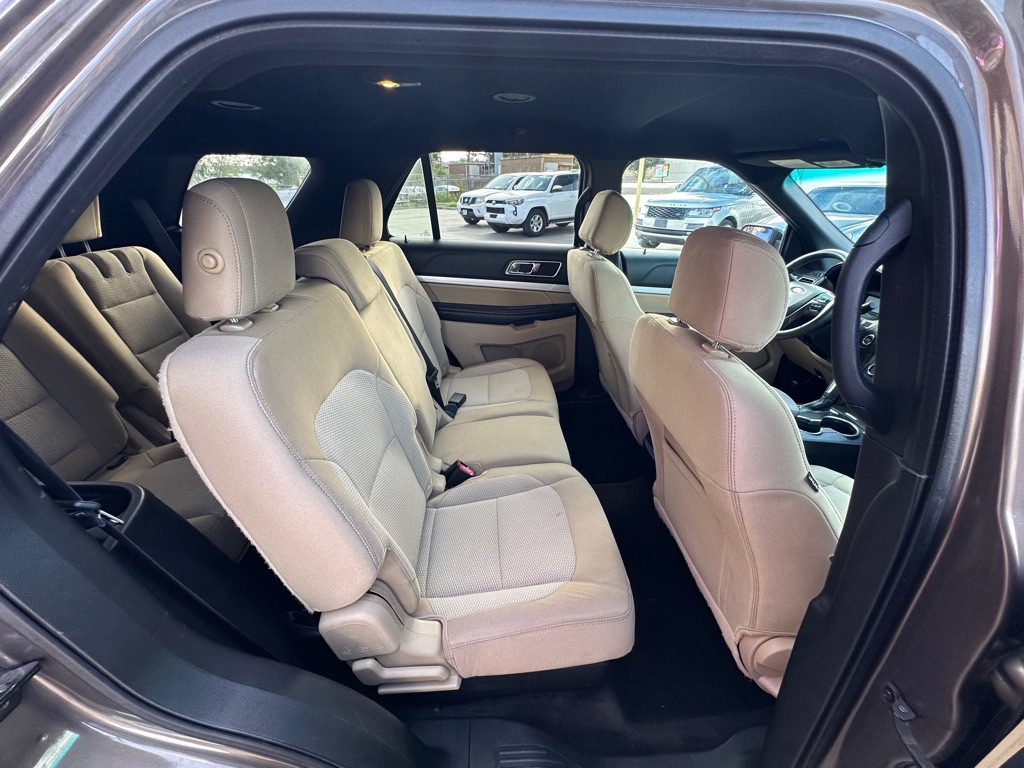 Photo 10 of this FORD EXPLORER