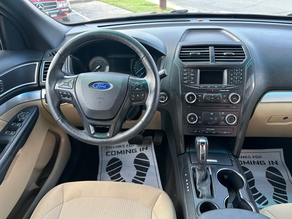 Photo 13 of this FORD EXPLORER