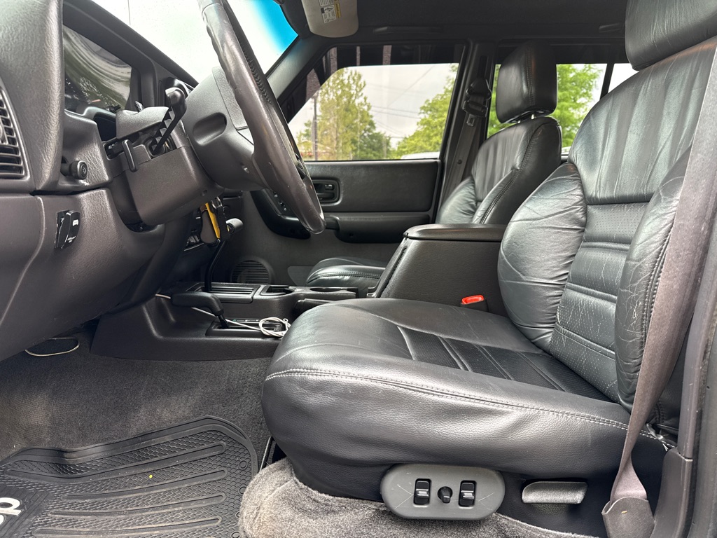 Photo 7 of this JEEP CHEROKEE