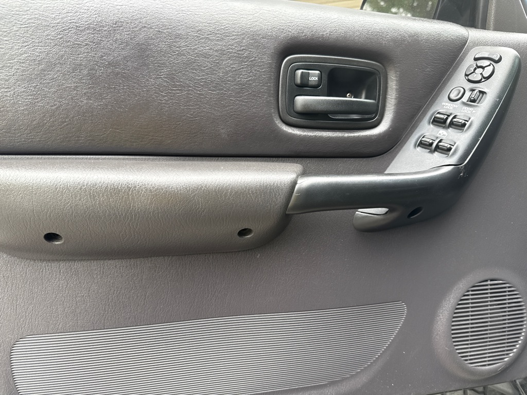 Photo 6 of this JEEP CHEROKEE