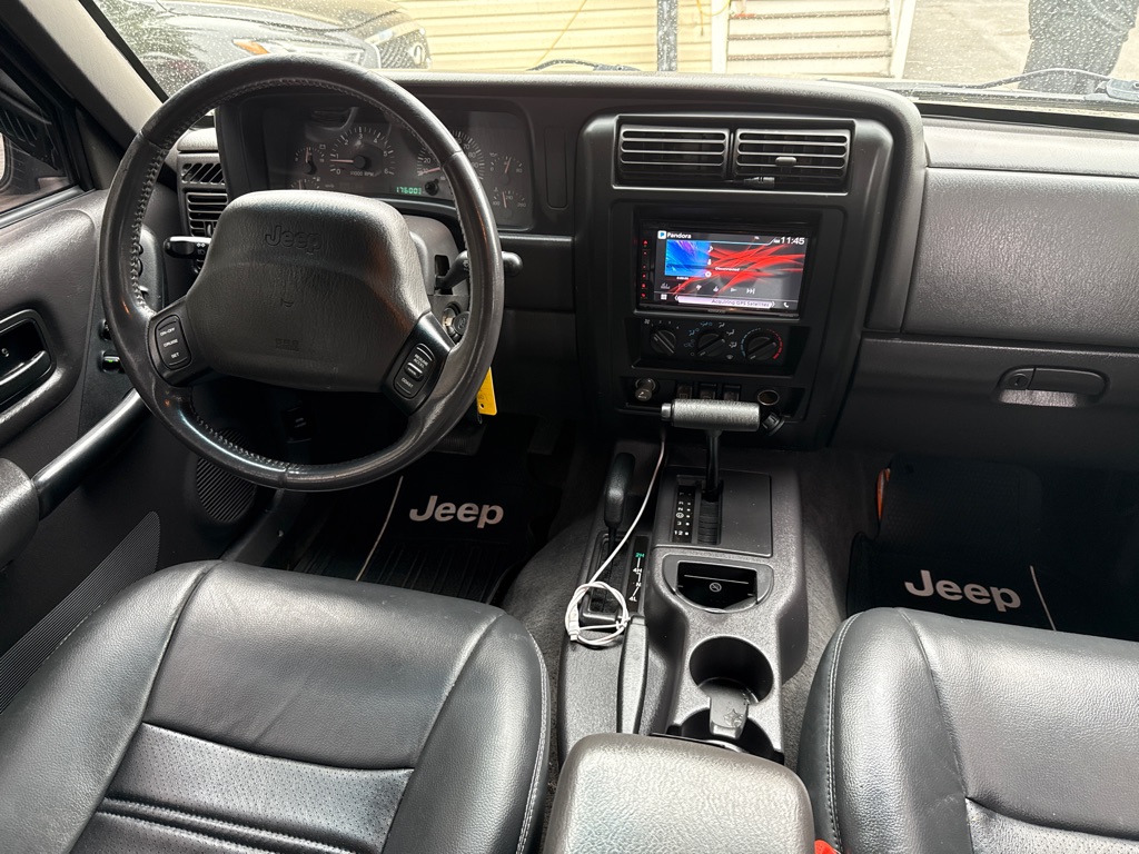 Photo 13 of this JEEP CHEROKEE