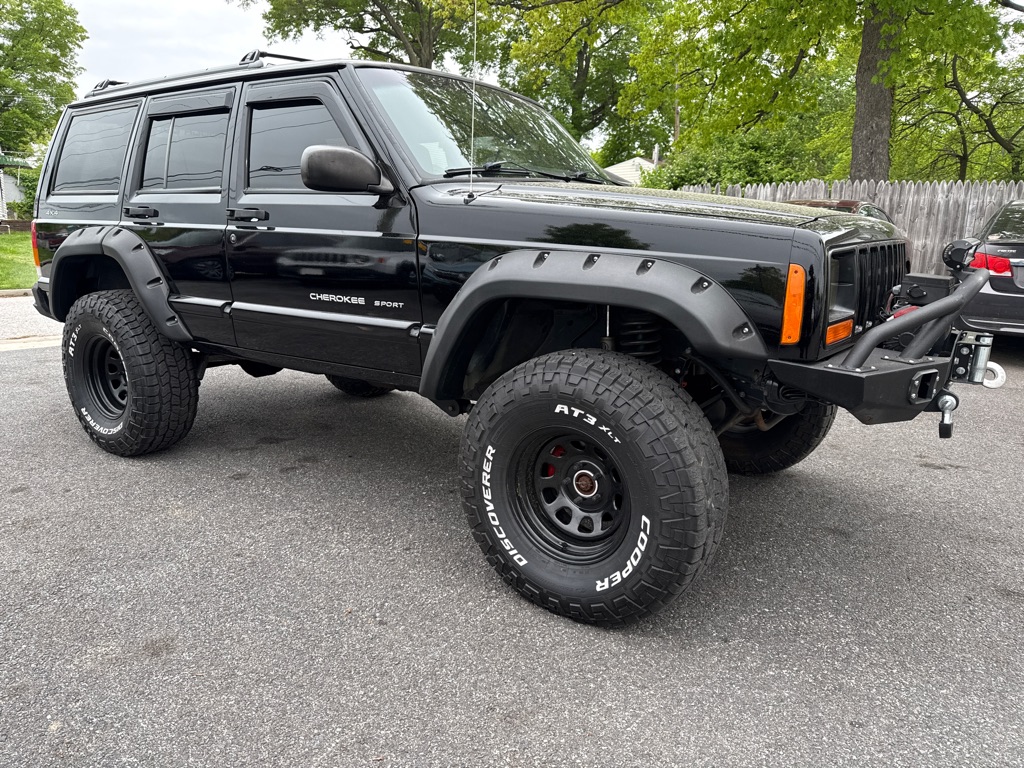 Photo 3 of this JEEP CHEROKEE