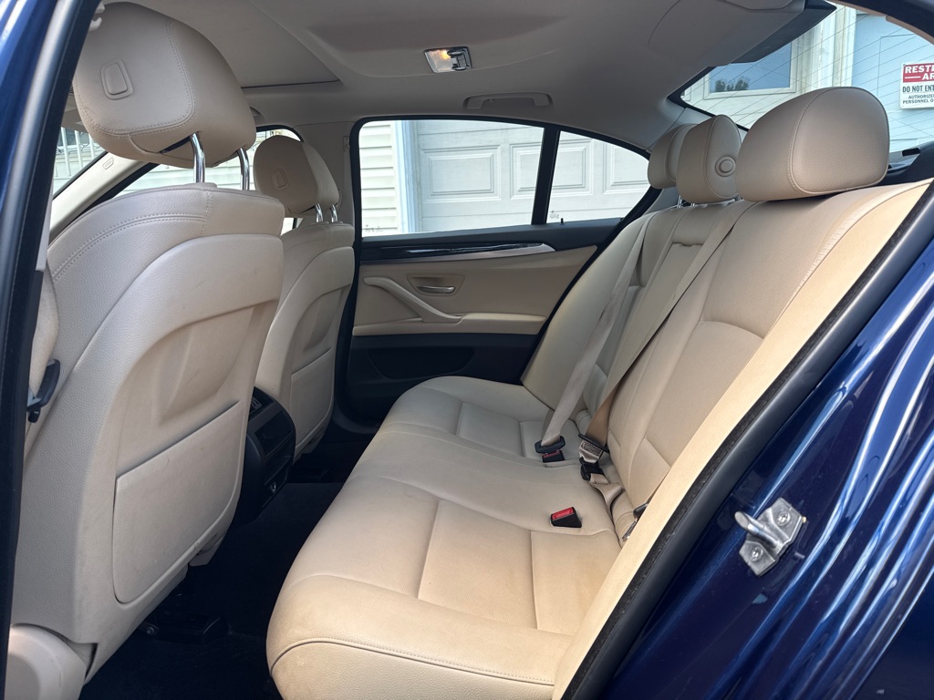 Photo 8 of this BMW 5 SERIES