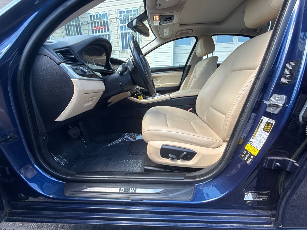 Photo 7 of this BMW 5 SERIES