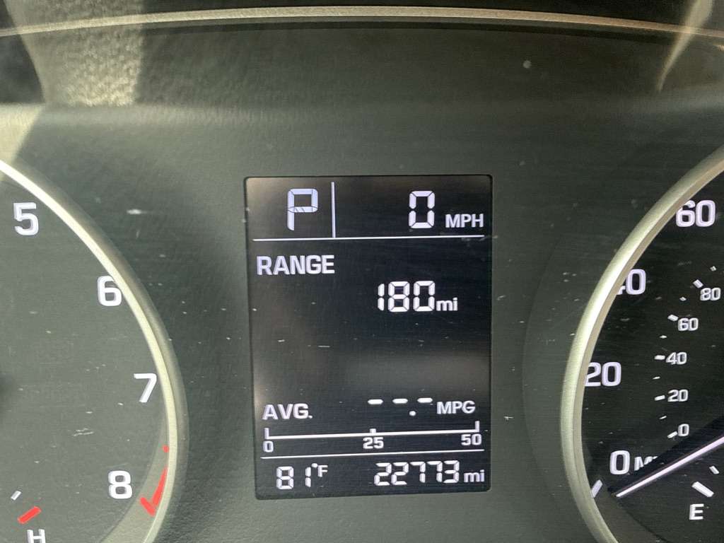 Photo 11 of this HYUNDAI ELANTRA