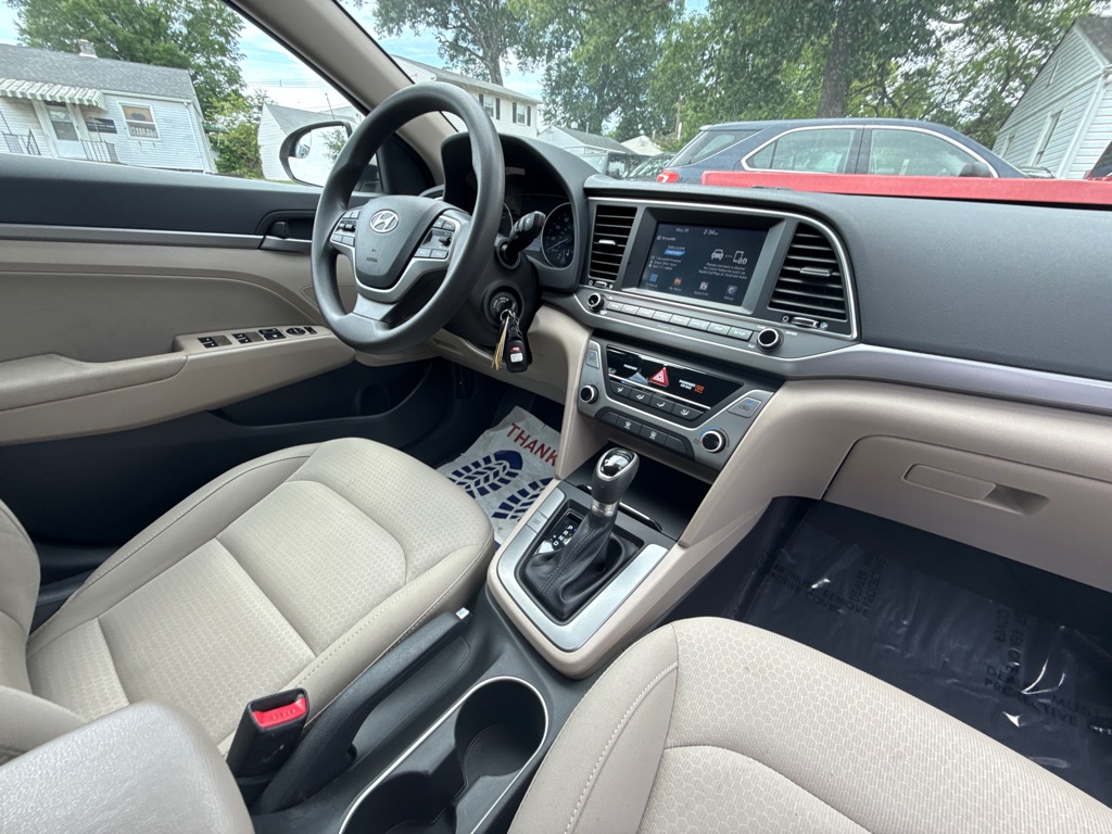 Photo 7 of this HYUNDAI ELANTRA