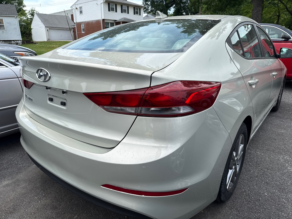 Photo 10 of this HYUNDAI ELANTRA