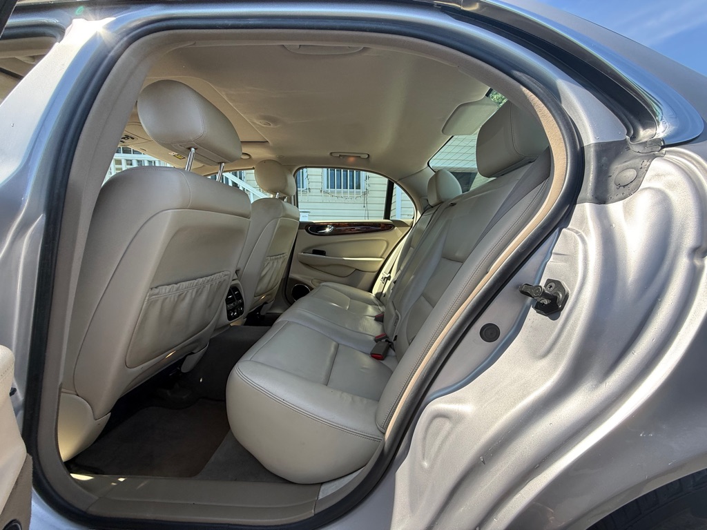 Photo 10 of this JAGUAR XJ-SERIES