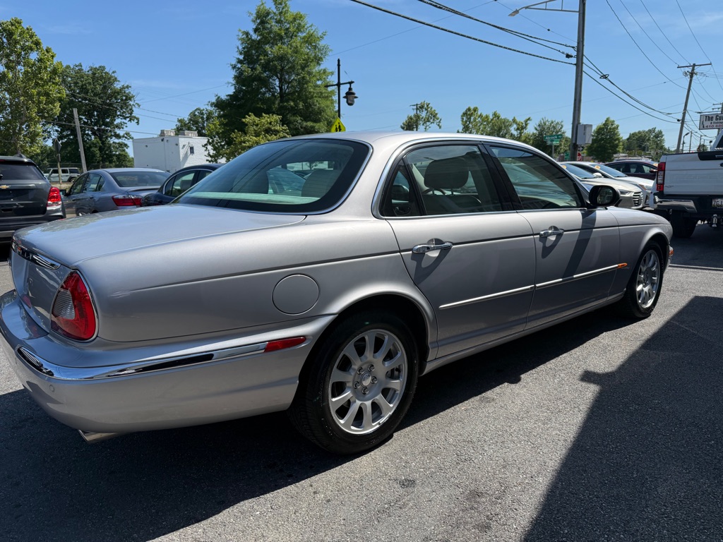 Photo 3 of this JAGUAR XJ-SERIES