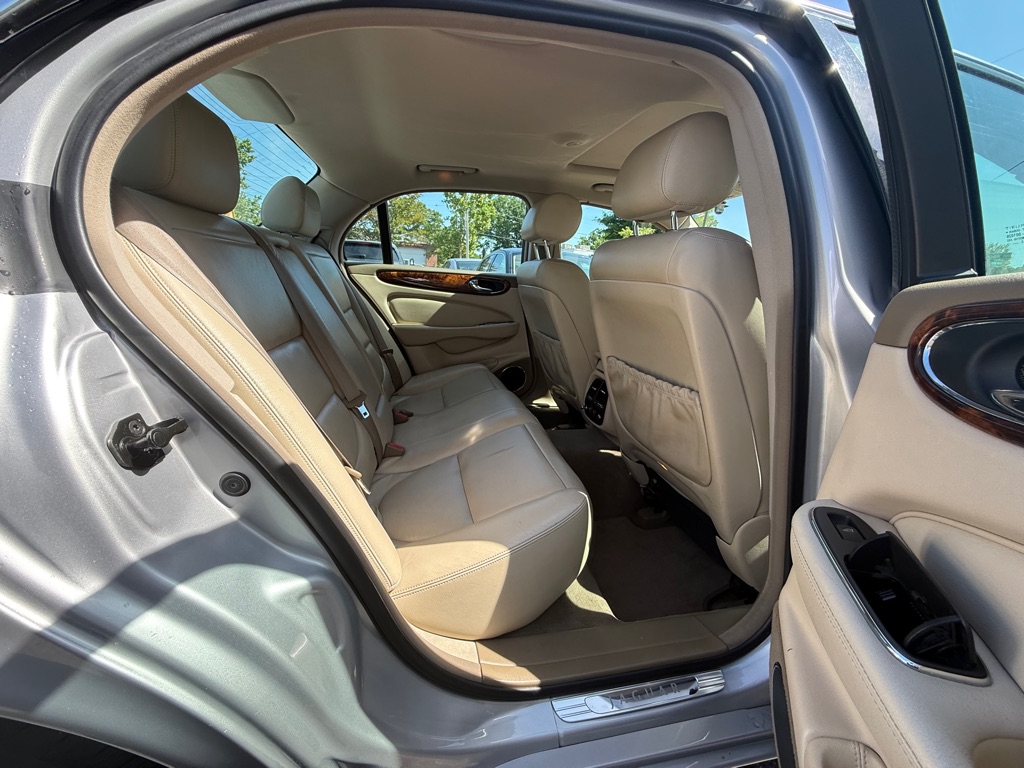 Photo 8 of this JAGUAR XJ-SERIES