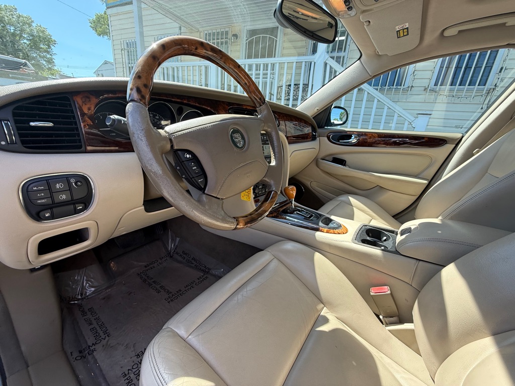 Photo 11 of this JAGUAR XJ-SERIES
