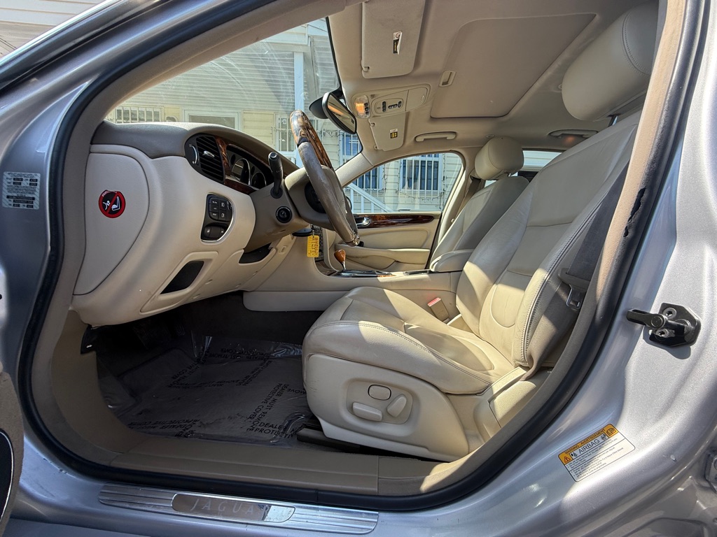 Photo 12 of this JAGUAR XJ-SERIES