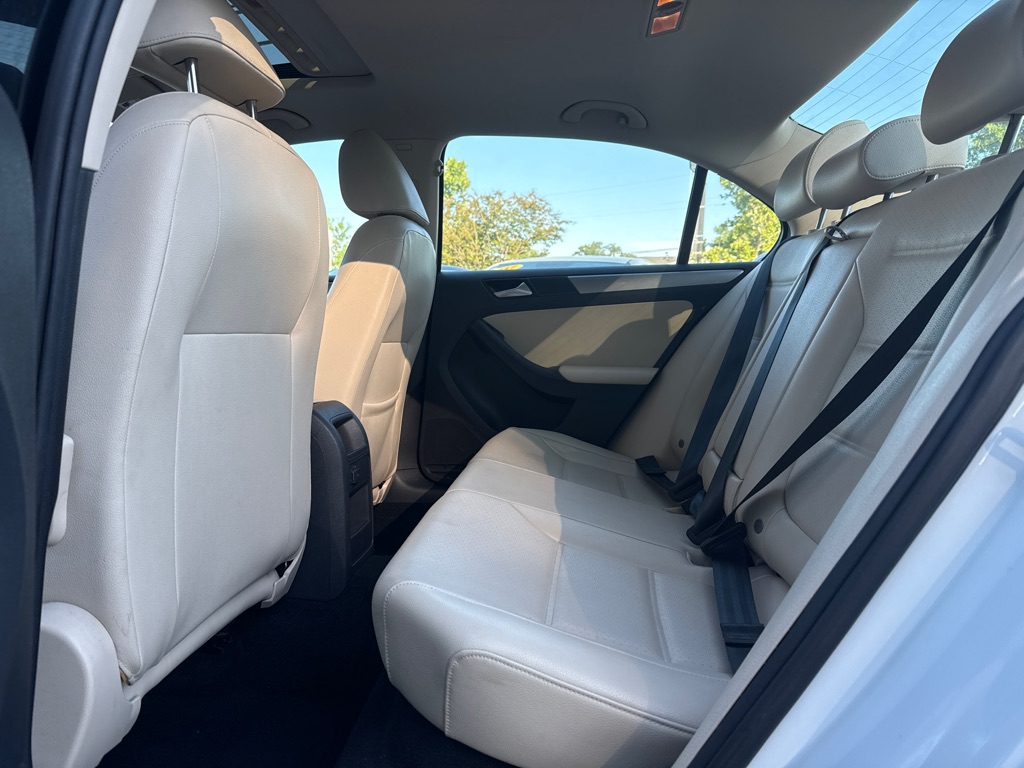 Photo 11 of this VOLKSWAGEN JETTA