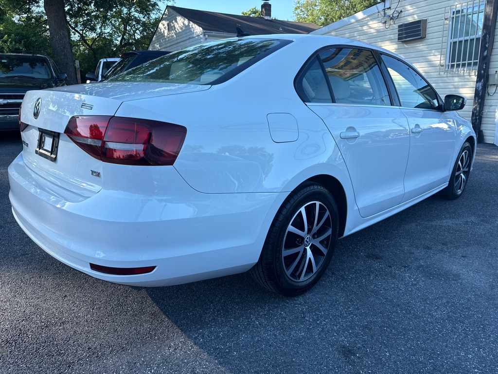Photo 7 of this VOLKSWAGEN JETTA