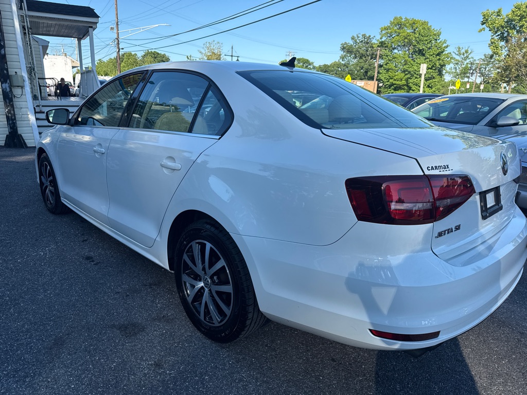 Photo 5 of this VOLKSWAGEN JETTA