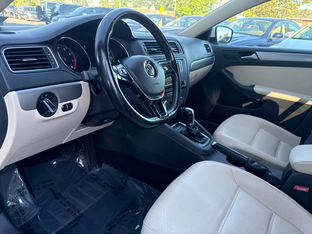 Photo 9 of this VOLKSWAGEN JETTA