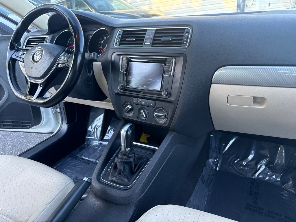 Photo 10 of this VOLKSWAGEN JETTA