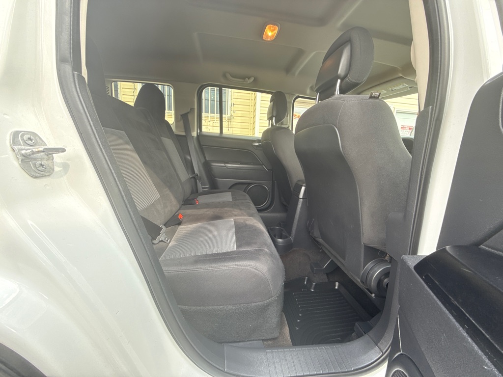 Photo 10 of this JEEP PATRIOT