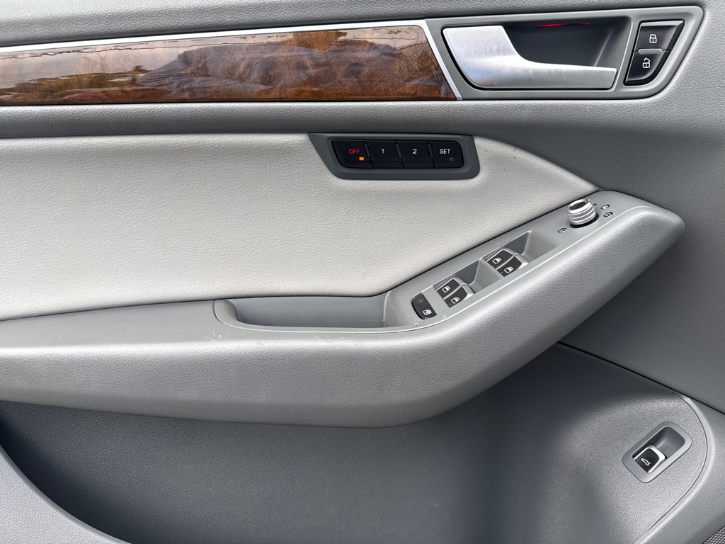 Photo 10 of this AUDI Q5