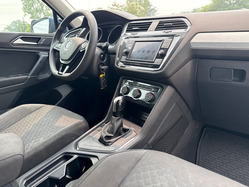 Photo 12 of this VOLKSWAGEN TIGUAN