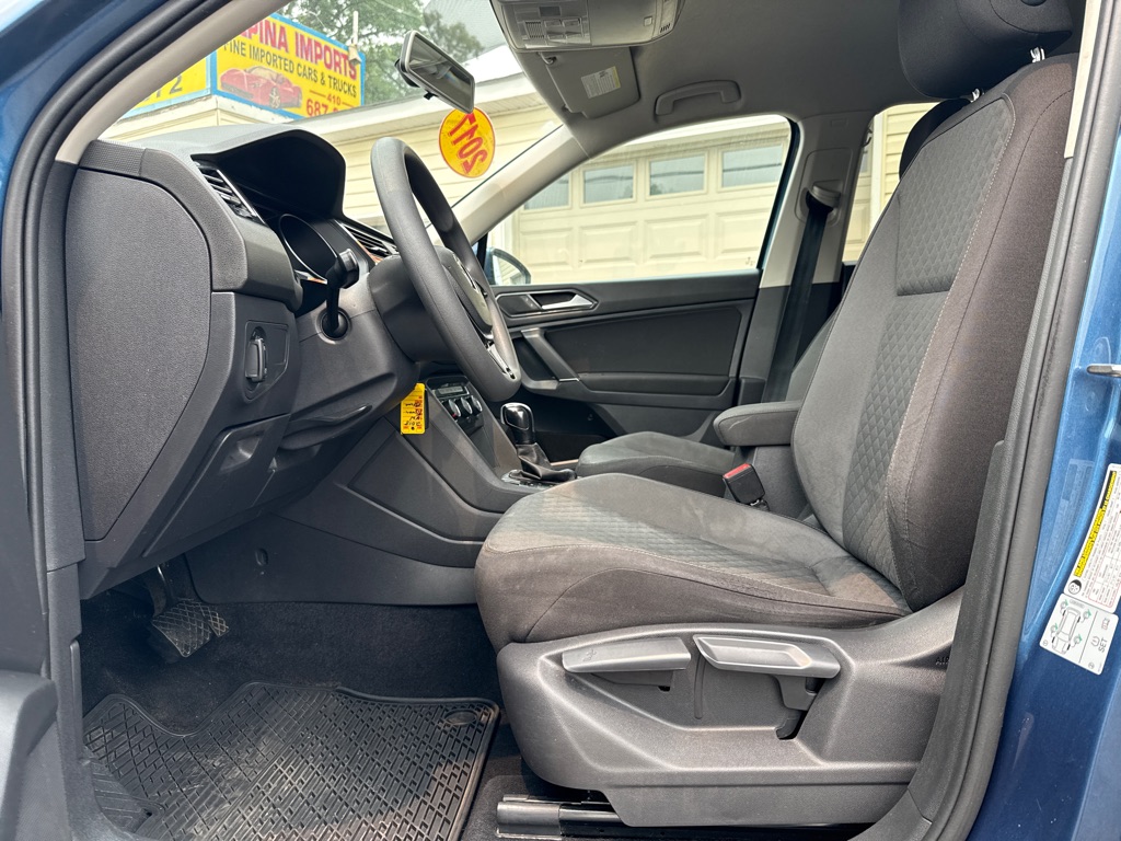 Photo 9 of this VOLKSWAGEN TIGUAN